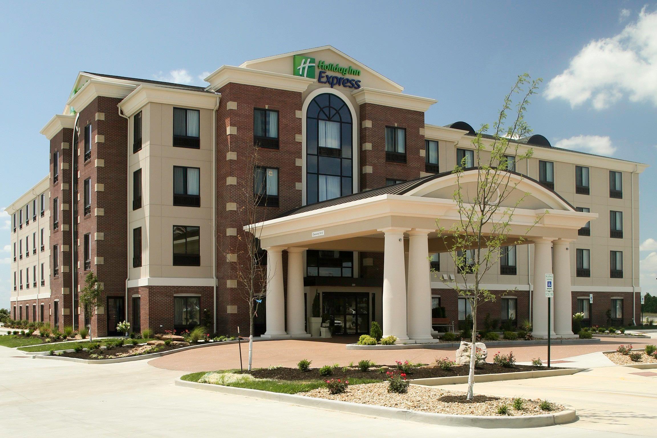 Holiday Inn Express & Suites Marion Northeast By Ihg Exterior photo
