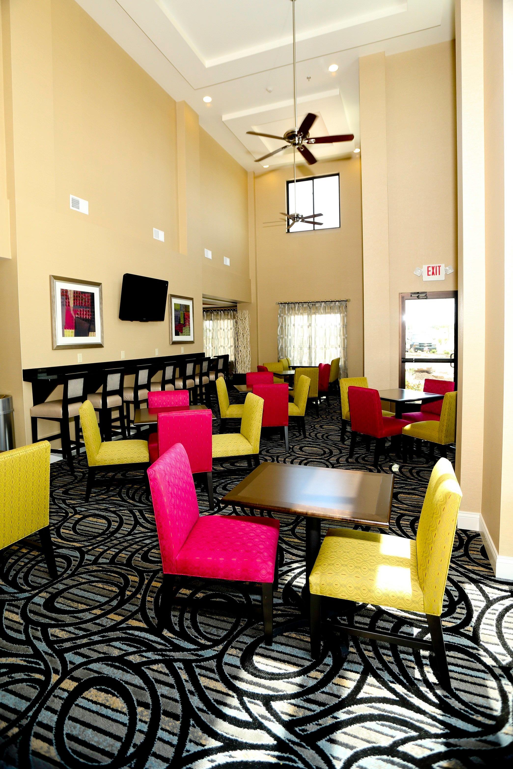 Holiday Inn Express & Suites Marion Northeast By Ihg Exterior photo