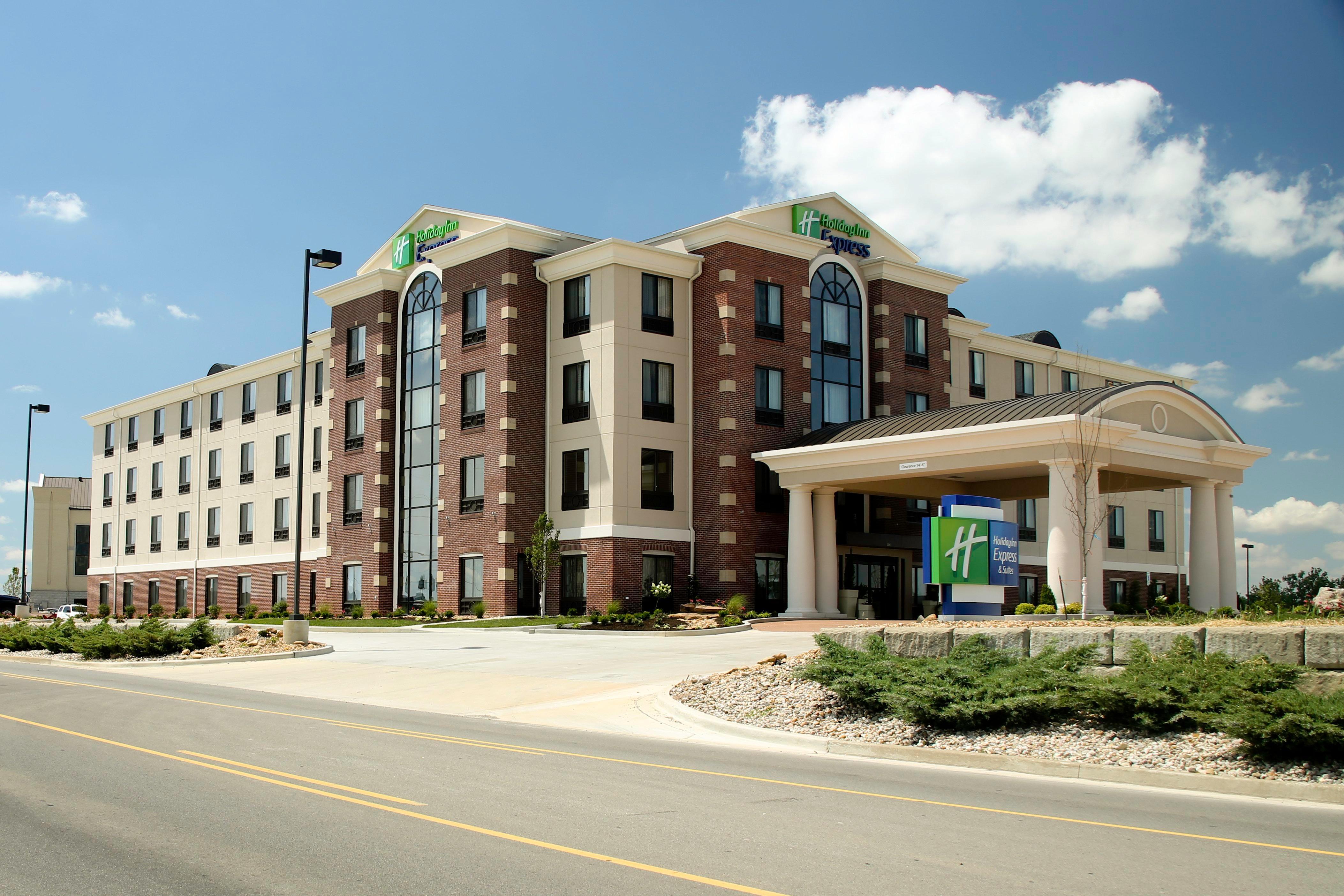 Holiday Inn Express & Suites Marion Northeast By Ihg Exterior photo