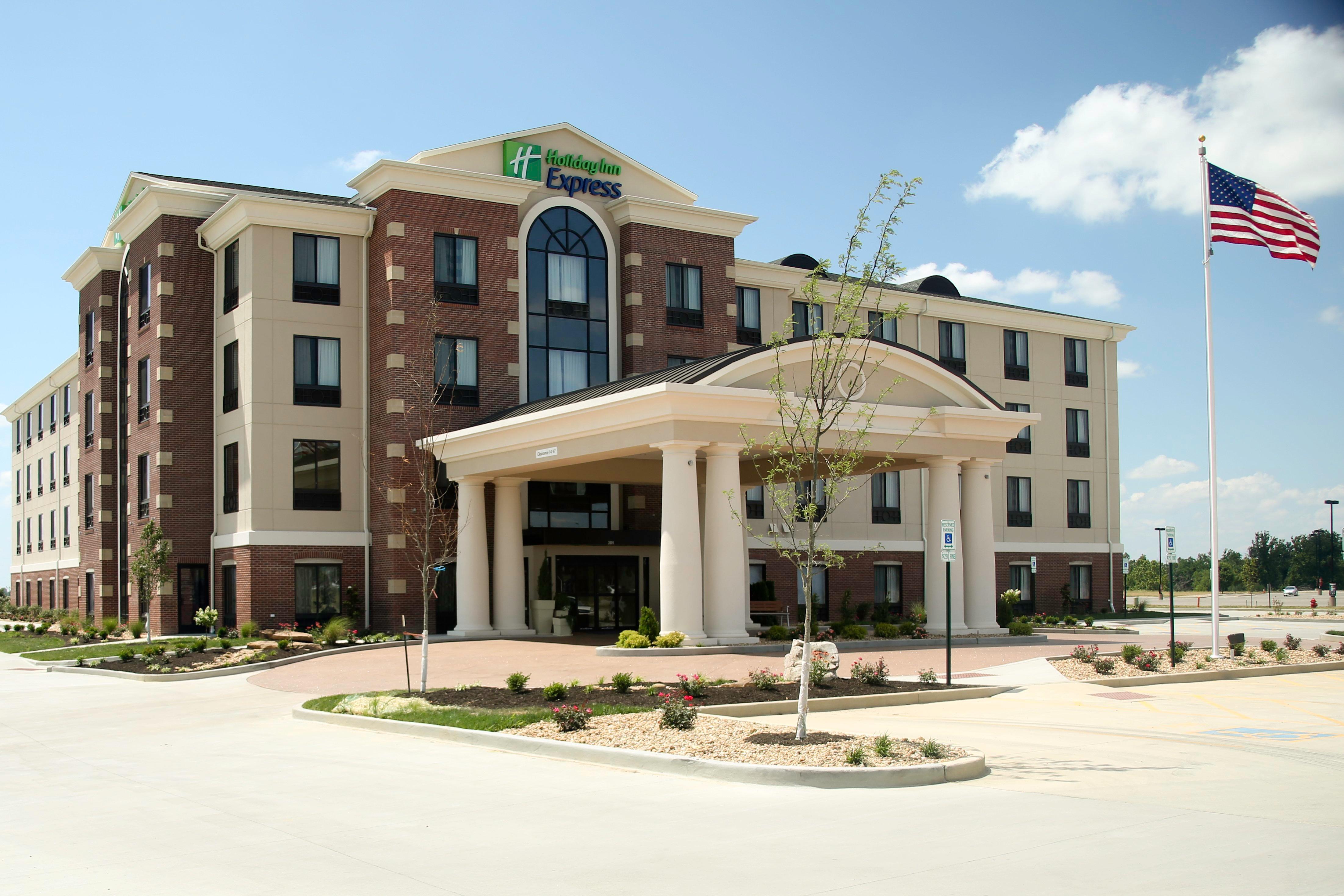Holiday Inn Express & Suites Marion Northeast, An Ihg Hotel Exterior photo