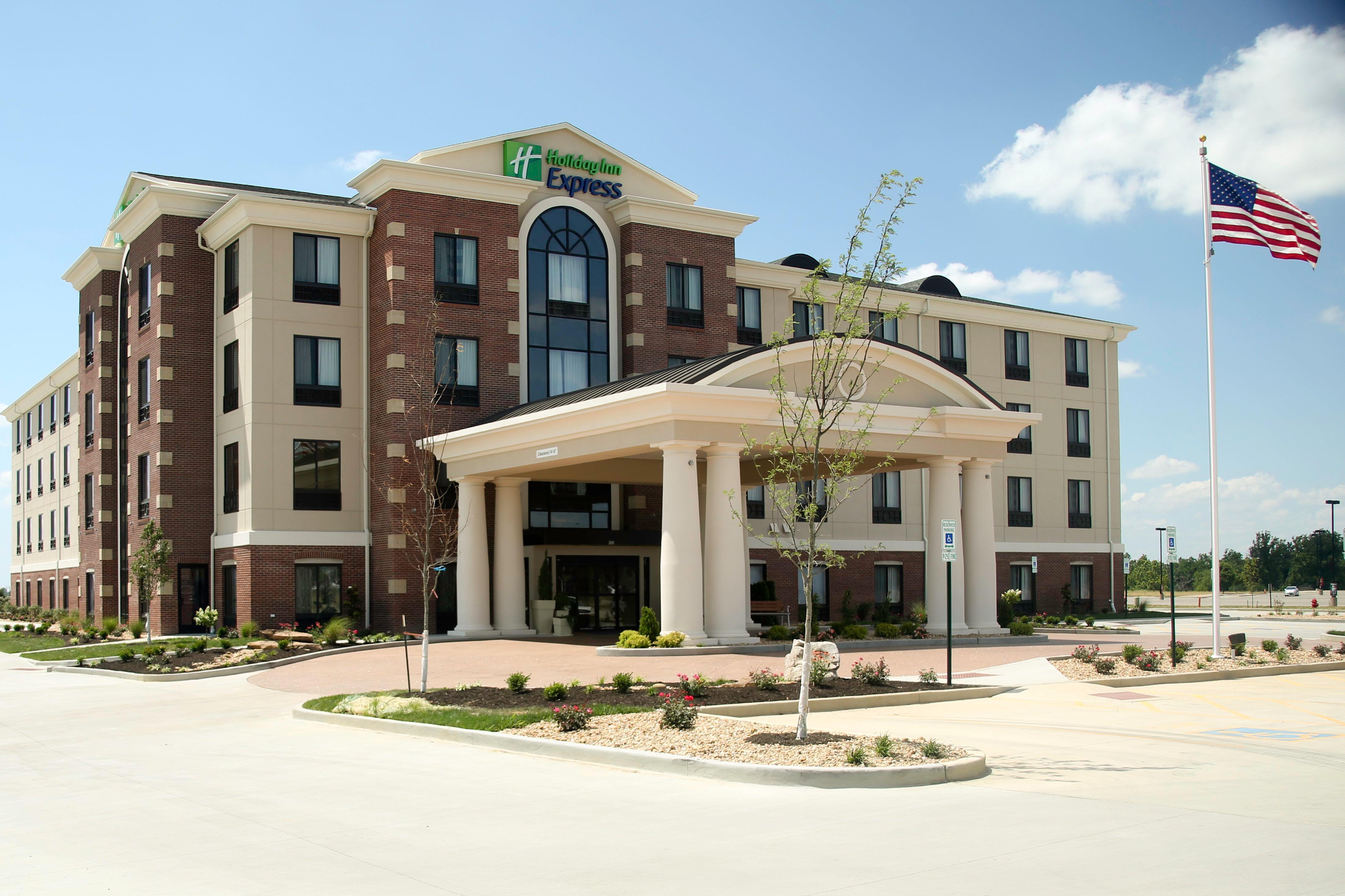 Holiday Inn Express & Suites Marion Northeast By Ihg Exterior photo