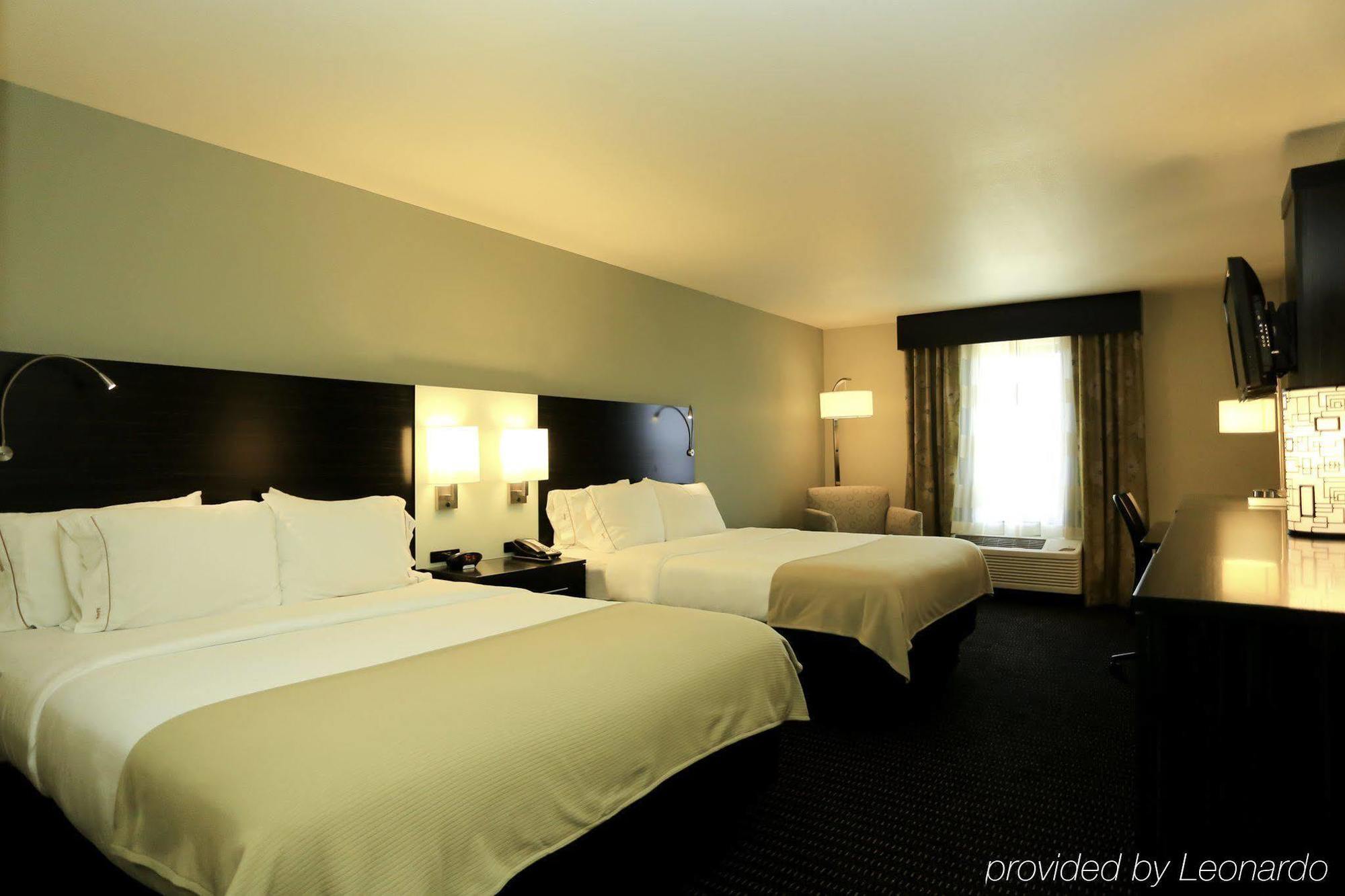 Holiday Inn Express & Suites Marion Northeast By Ihg Room photo